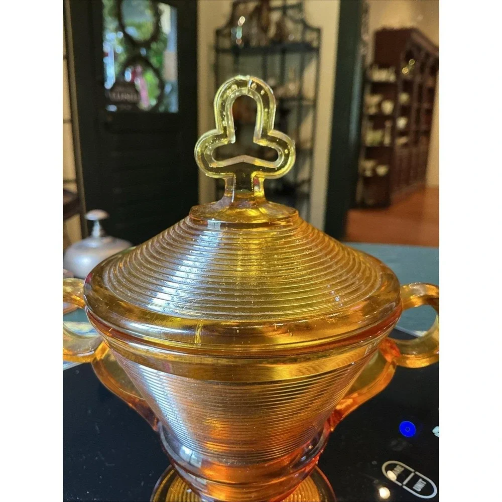 Vintage Indiana Glass Amber Old English Ribbed Candy Dish With Lid‎ (read)